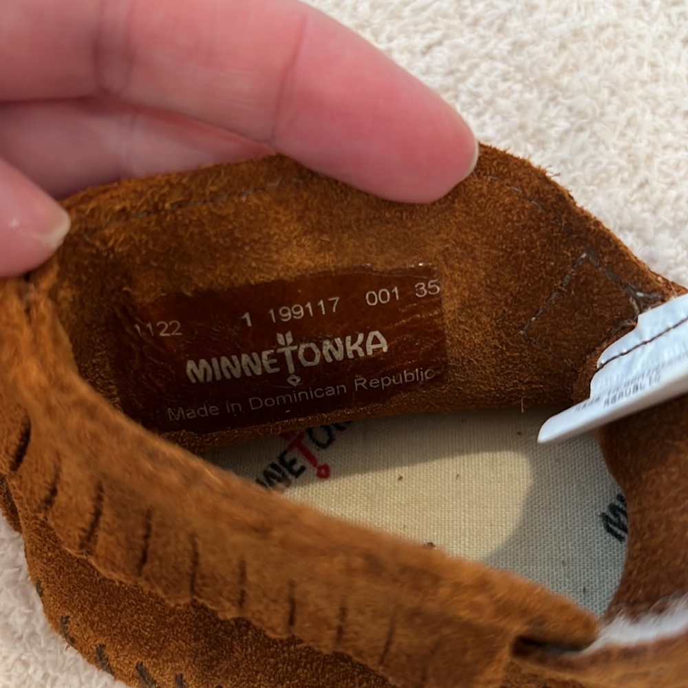 Minnetonka Genuine Suede Leather Baby Moccasins - Picture 10 of 11